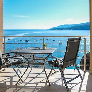Above Promenade W Terrace & Parking Apartment